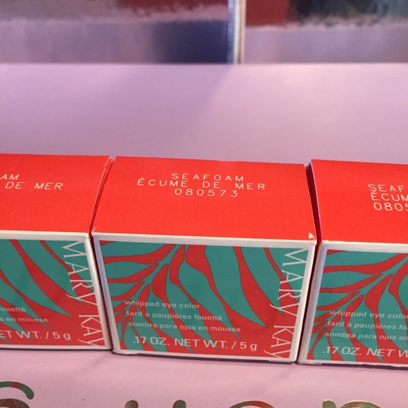 π Host pick Mary Kay whipped Eye color seafoam - Picture 2 of 3